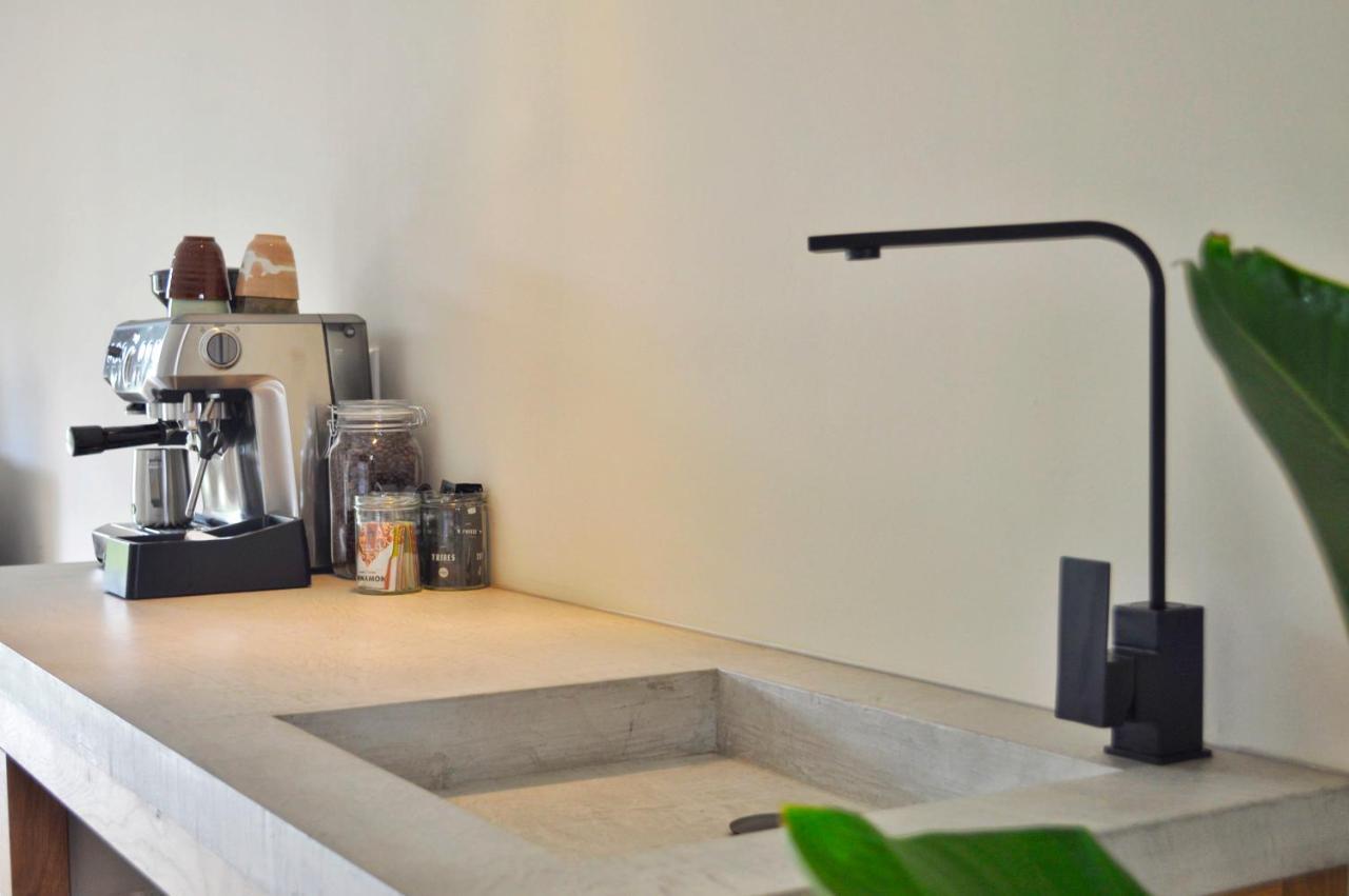Van Heeckeren Apartments & Suites Nes ネス エクステリア 写真