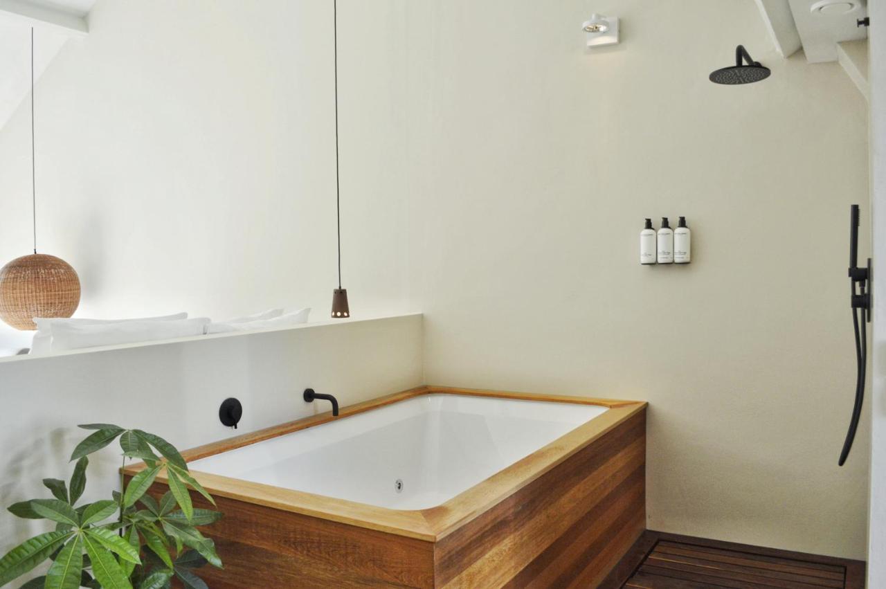 Van Heeckeren Apartments & Suites Nes ネス エクステリア 写真