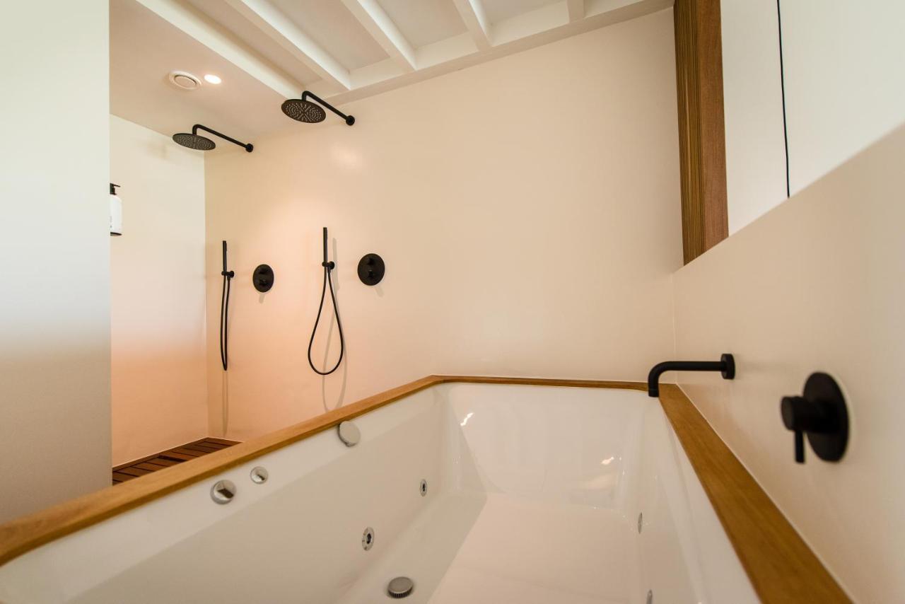 Van Heeckeren Apartments & Suites Nes ネス エクステリア 写真